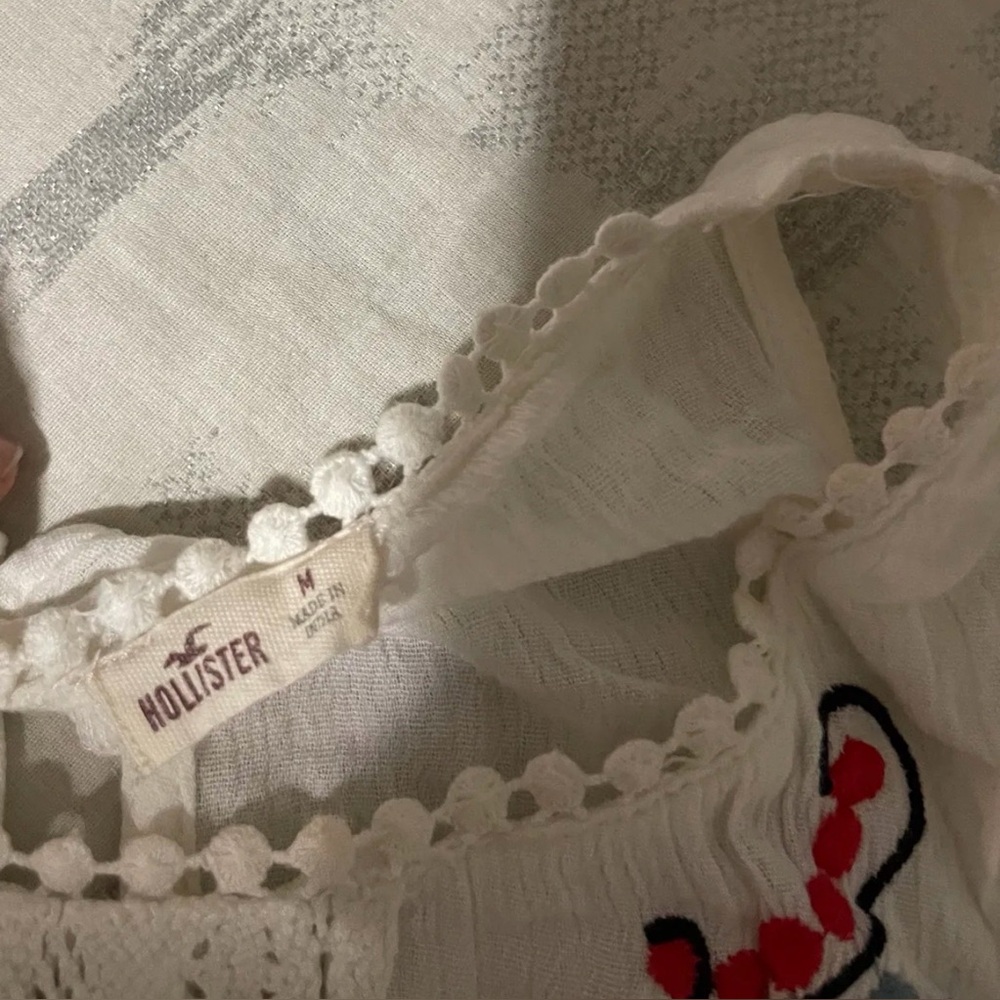 Hollister Top Embroidered Floral White Crop - Picture 4 of 7